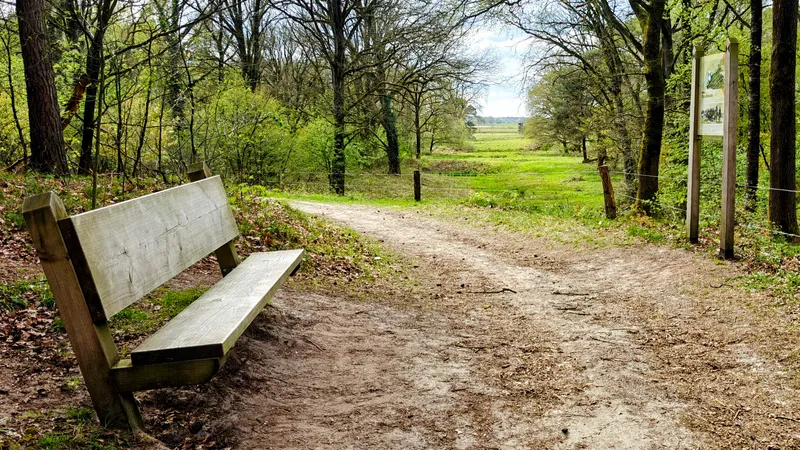 De Doodskolk met glooiend landschap
