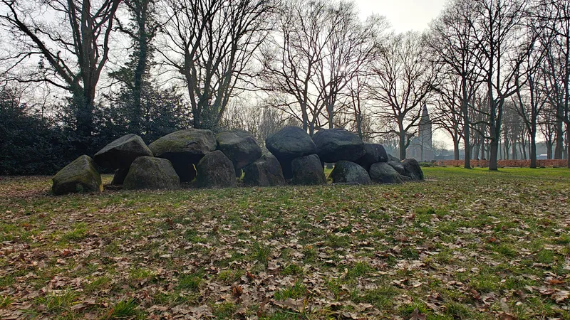 Hunebed D17 bij Rolde op het Pieterpad