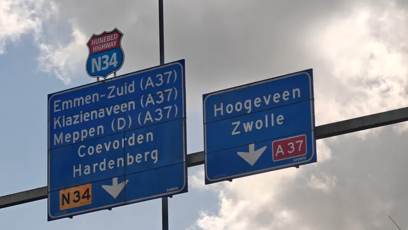 Hunebed Highway bord