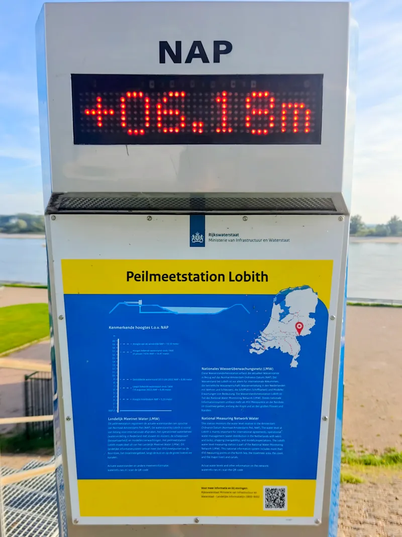 Peilmeetstation Lobith met op het display NAP +06.16 m